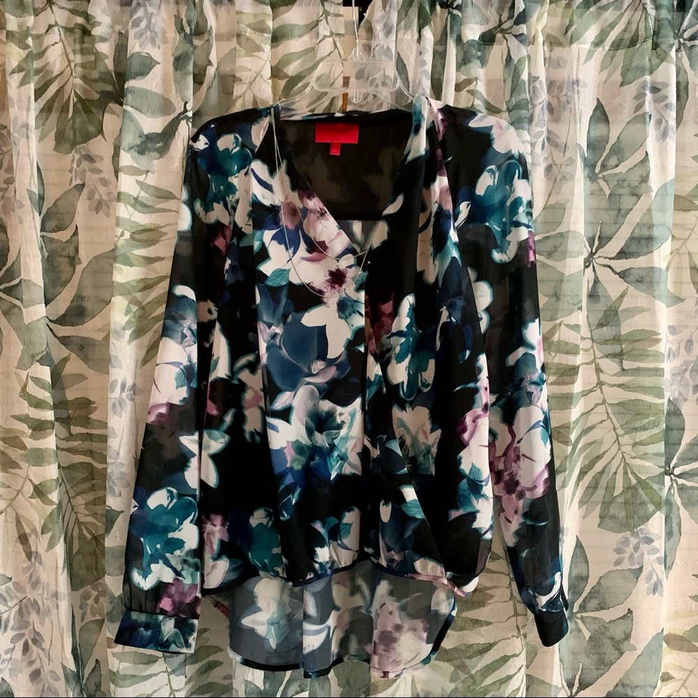 Jennifer Lopez, Abstract Floral Blouse, Detachable Necklace, Large